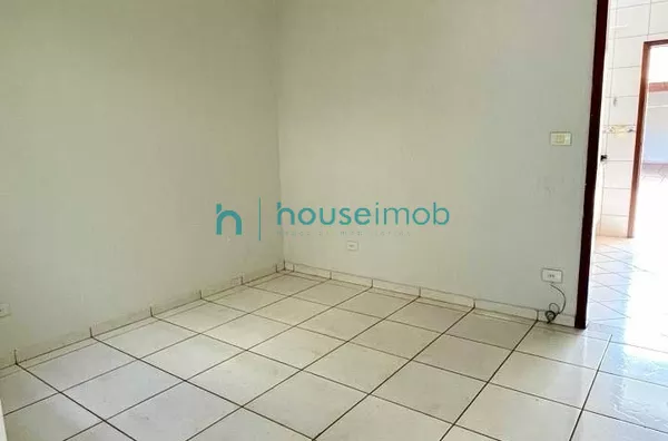 Imóvel para locação com 3 dormitórios sendo 1 suíte por R$ 3.000,00/ mês + IPTU, na Nova Ourinhos em Ourinhos- SP - Foto 4