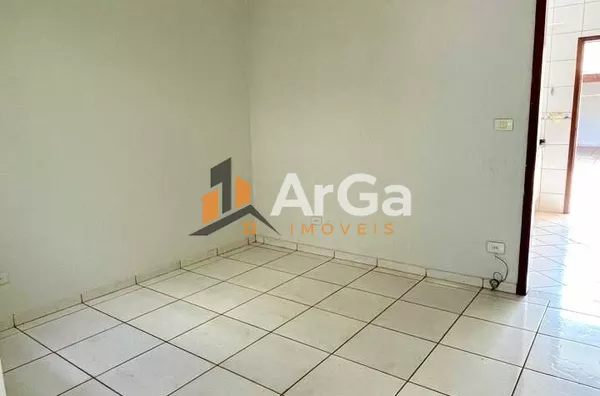 Imóvel para locação com 3 dormitórios sendo 1 suíte por R$ 3.000,00/ mês + IPTU, na Nova Ourinhos em Ourinhos- SP
