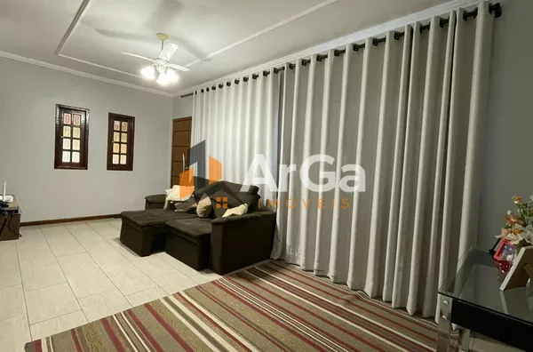 Ótimo imóvel à venda, com 2 dormitórios sendo um suíte, por R$ 390.000,00 na Cohab em Ourinhos - SP 