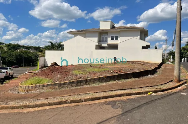 Terreno de esquina à venda no bairro Nova Ourinhos, na cidade de Ourinhos-SP, com 479,80 m² por R$ 320.000 - Foto 2