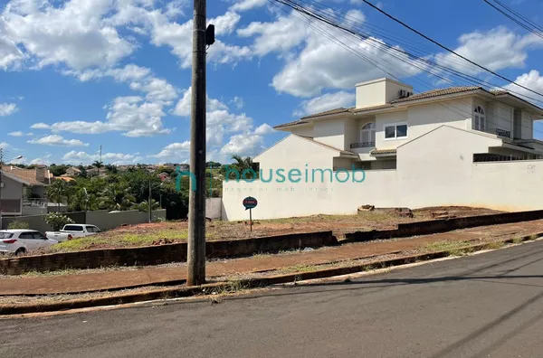 Terreno de esquina à venda no bairro Nova Ourinhos, na cidade de Ourinhos-SP, com 479,80 m² por R$ 320.000 - Foto 1