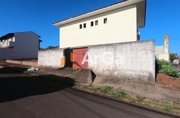 Sobrado à venda, com 3 dormitórios sendo uma suíte, por R$ 330.000,00 - Jardim Tropical - Ourinhos/SP
