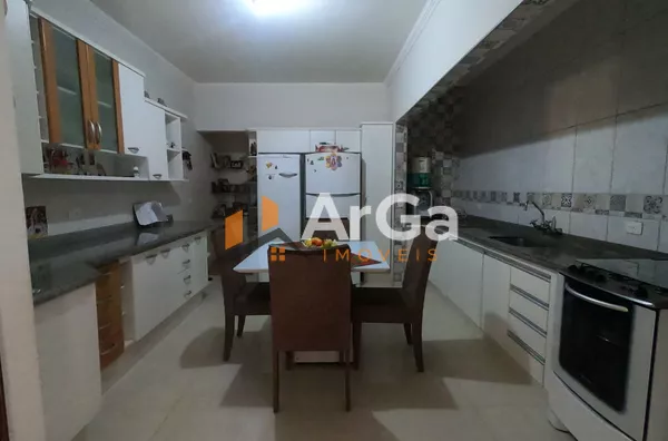 Sobrado com 4 dormitórios à venda, 204 m² por R$ 800.000,00 - Vila Mano - Ourinhos/SP
