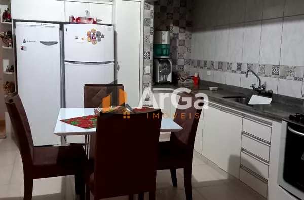 Sobrado com 4 dormitórios à venda, 204 m² por R$ 800.000,00 - Vila Mano - Ourinhos/SP