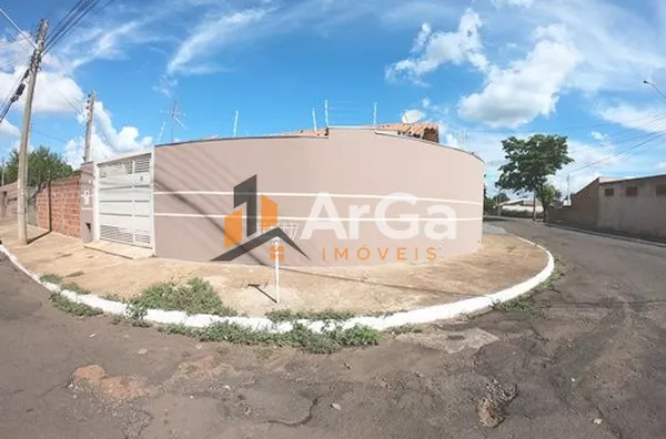 Casa à venda no Jardim Santos Dumont em Ourinhos-SP, com 3 dormitórios sendo 1 suíte por R$ 330.000
