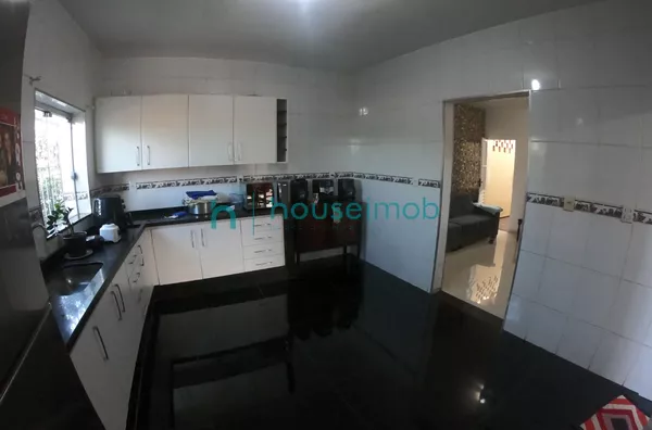 Casa com 3 dormitórios sendo 2 suítes à venda, com 166,82 m² e salão comercial de 50,74 m² por R$ 600.000 - Vila Brasil - Ourinhos/SP - Foto 2