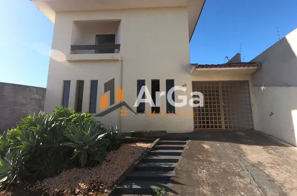 Sobrado à venda, com 3 dormitórios sendo uma suíte, por R$ 330.000,00 - Jardim Tropical - Ourinhos/SP