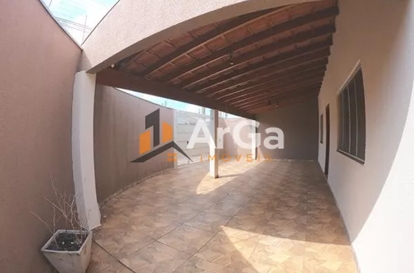Casa à venda no Jardim Santos Dumont em Ourinhos-SP, com 3 dormitórios sendo 1 suíte por R$ 330.000