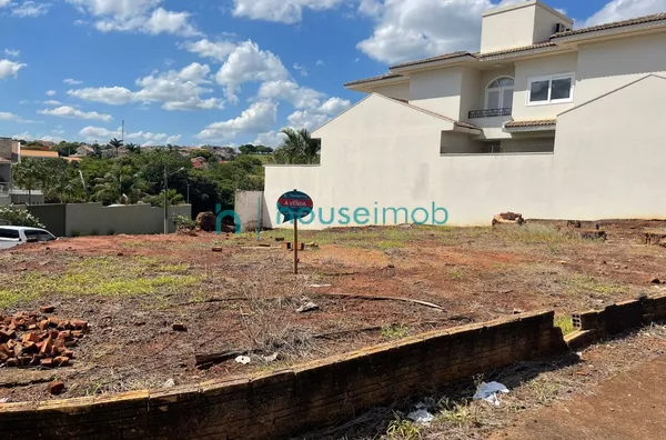 Terreno de esquina à venda no bairro Nova Ourinhos, na cidade de Ourinhos-SP, com 479,80 m² por R$ 320.000 - Foto 4