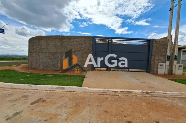 Casa à venda no bairro Vida Nova Ourinhos 2 (Pacaembu), Ourinhos-SP, por R$ 220.000