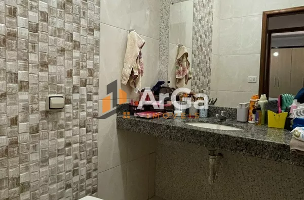 Ótimo imóvel à venda, com 2 dormitórios sendo um suíte, por R$ 390.000,00 na Cohab em Ourinhos - SP 