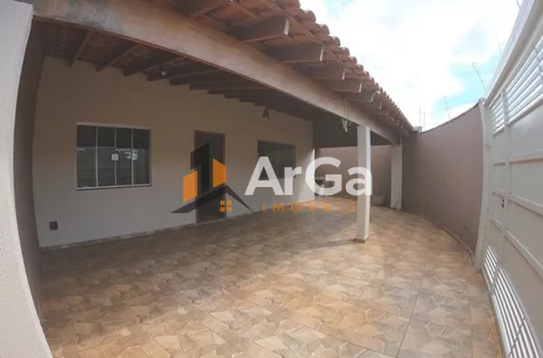 Casa à venda no Jardim Santos Dumont em Ourinhos-SP, com 3 dormitórios sendo 1 suíte por R$ 330.000