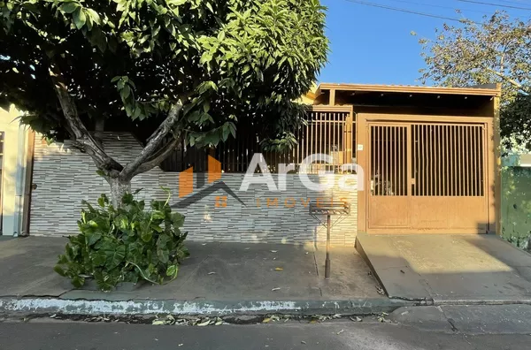 Ótimo imóvel à venda, com 2 dormitórios sendo um suíte, por R$ 390.000,00 na Cohab em Ourinhos - SP 