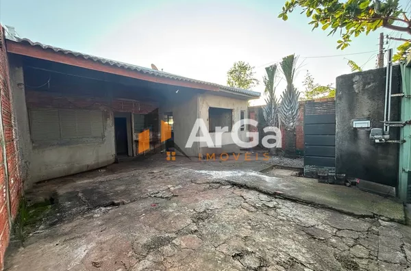 Casa à venda no Jardim Santa Felicidade em Ourinhos-SP, por R$ 200.000