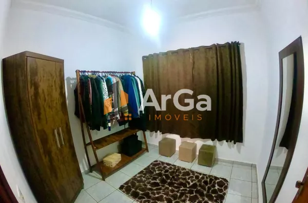 Casa à venda no Jardim Cristal em Ourinhos -SP, com 3 dormitórios, por R$ 350.000