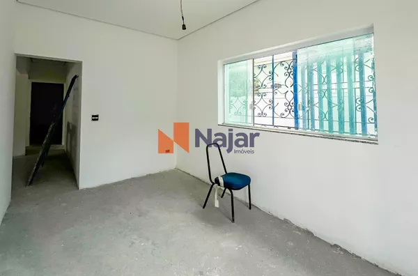 CASA COMERCIAL COM GARAGEM AMPLA NO CENTRO