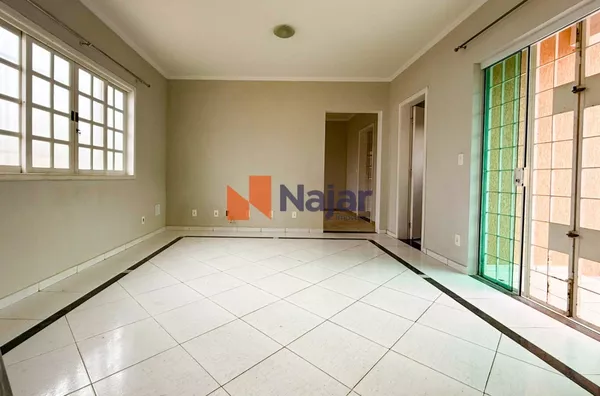 CASA NA VILA OLIVEIRA