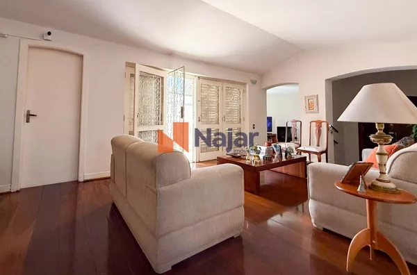 CASA RESIDENCIAL NA VILA OLIVEIRA
