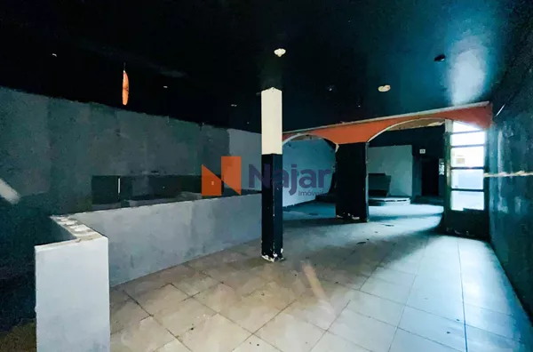 CASA COMERCIAL NO CENTRO