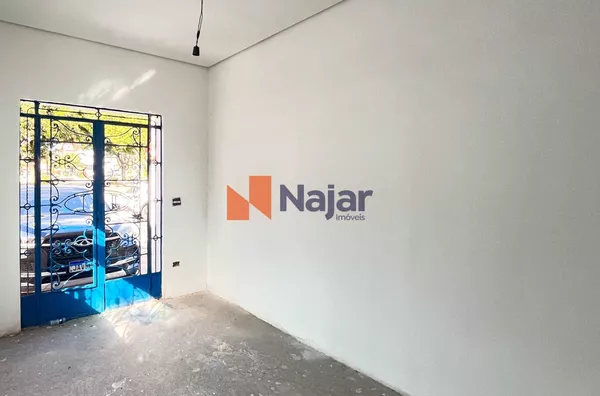 CASA COMERCIAL COM GARAGEM AMPLA NO CENTRO