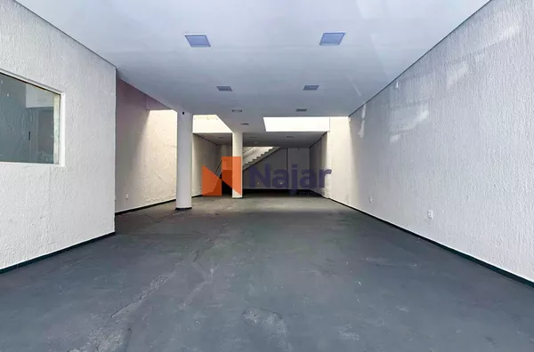 PREDIO COMERCIAL NO CENTRO