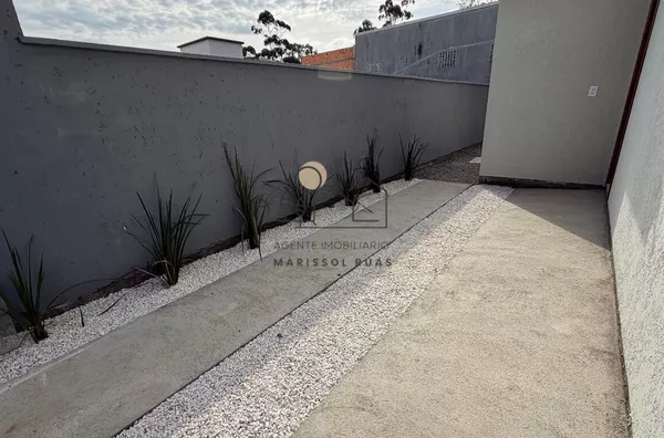 Casa nova, térrea, com 3 dormitórios e escritura pública no Rio Vermelho – Florianópolis