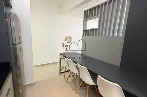 APARTAMENTO MOBILIADO COM 02 DORMITÓRIOS SENDO 01 SUITE COM SACADA- FRENTE RUA  -  PRAIA DOS INGLESES
