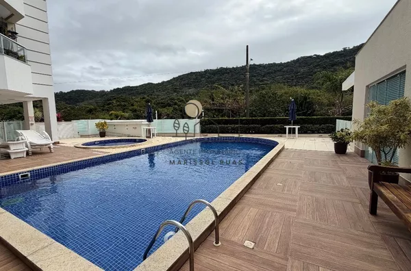 Cobertura Exclusiva a Poucos Passos do Mar — Praia dos Ingleses  IMÓVEL COM MATRÍCULA