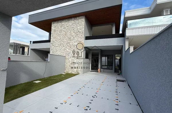 Casa em um estilo Contemporâneo  a venda, 03 dormitórios , sendo 02 Demi- Suítes - Praia dos Ingleses