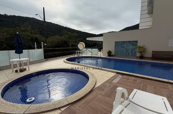 Cobertura Exclusiva a Poucos Passos do Mar — Praia dos Ingleses  IMÓVEL COM MATRÍCULA