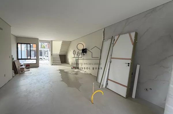 Casa em um estilo Contemporâneo  a venda, 03 dormitórios , sendo 02 Demi- Suítes - Praia dos Ingleses