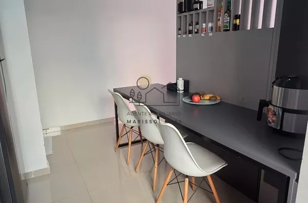 APARTAMENTO MOBILIADO COM 02 DORMITÓRIOS SENDO 01 SUITE COM SACADA- FRENTE RUA  -  PRAIA DOS INGLESES