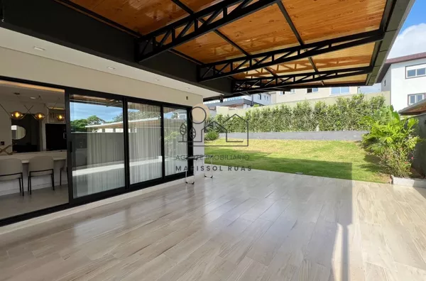 Casa Alto Padrão  a venda em condomínio fechado, composta por 03 Suítes - Praia dos Ingleses - Foto 3