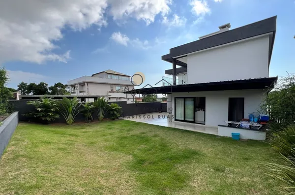 Casa Alto Padrão  a venda em condomínio fechado, composta por 03 Suítes - Praia dos Ingleses - Foto 4