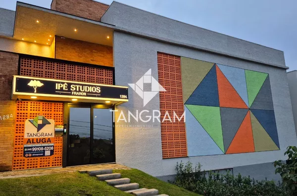 Kitnet/Studio mobiliado com sacada - ao lado da UNIDEP/UTFPR, até 2 pessoas, 32m² - Foto 1