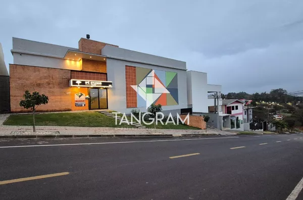 Kitnet/Studio mobiliado com sacada - ao lado da UNIDEP/UTFPR, até 2 pessoas, 32m²