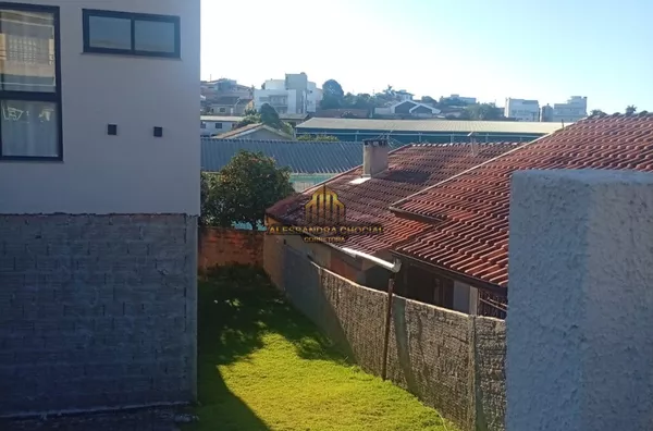 Casa locação suíte + 1 , cozinha com armários , garagem , jardim 