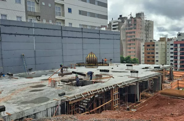 Apartamento na planta , 1 quarto + garagem