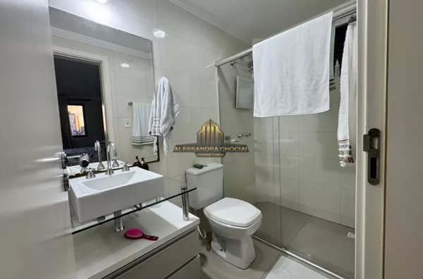 Apartamento para venda,  Centro, Pato Branco, frente para a rua , móveis embutidos ,suíte + 2 quartos , sacada com churrasqueira , garagem.