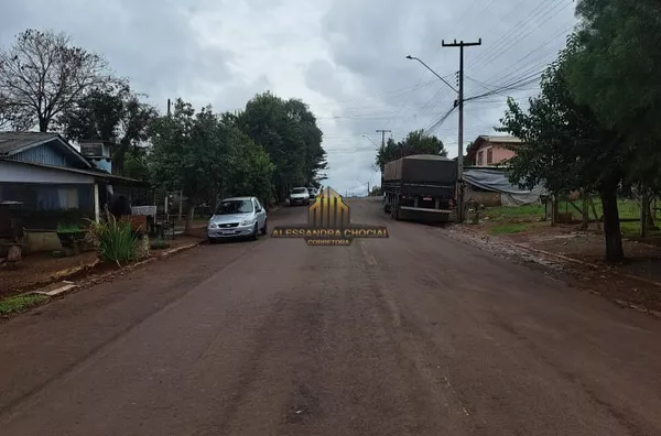 Terreno com casa de madeira antiga  ,  terreno com 15x39     585m, excelente para construir condomínio para venda ou locação 2 