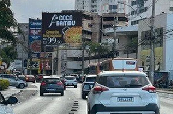 Águas Claras | Empena Av. Castanheiras Bloco A