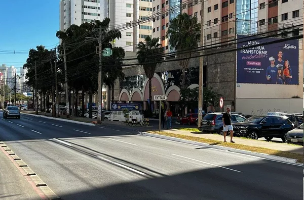 Águas Claras | Empena frente CIA Toy av. Castanheiras