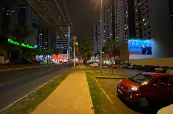 Águas Claras | Empena frente CIA Toy av. Castanheiras