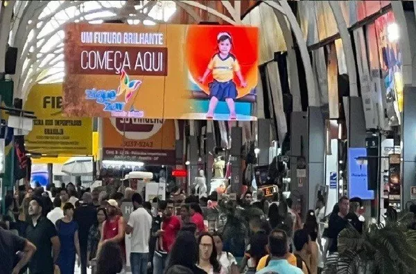LED | Feira dos Importados entrada principal