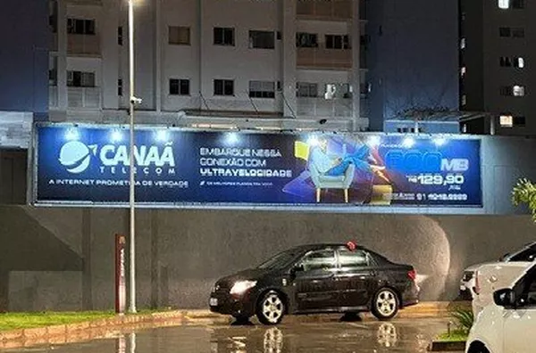 Águas Claras | Empena ao lado McDonalds Esquerda