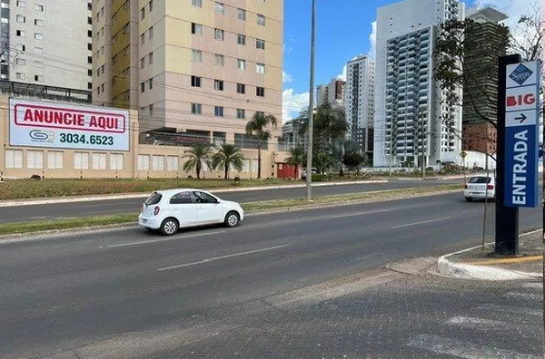 Águas Claras | Empena SAMS CLUB (em frente)