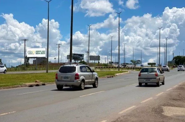 Frontlight | Taguatinga avenida Elmo Serejo contrafluxo