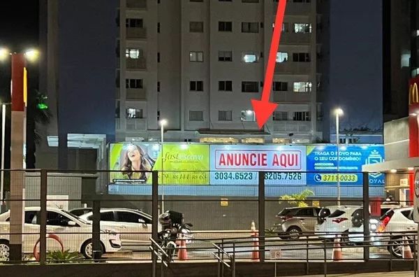 Águas Claras | Empena ao lado McDonalds Direita