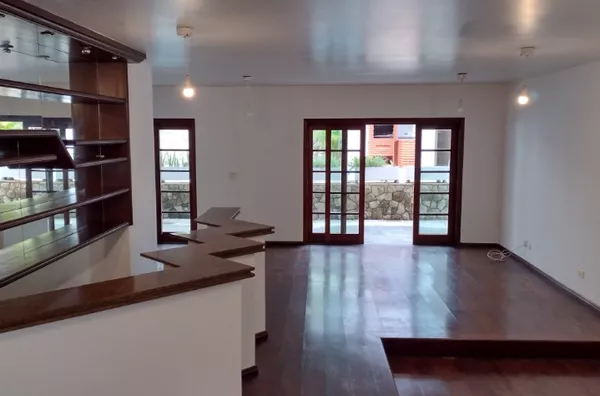 Casa para Locação em Santana de Parnaíba / SP no bairro Alphaville