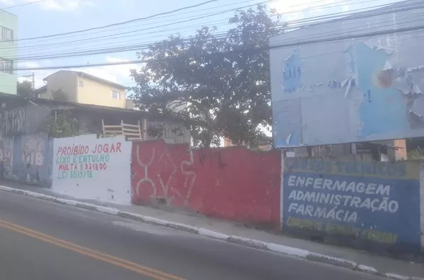 Terreno para Venda em Carapicuíba / SP no bairro Parque José Alex André